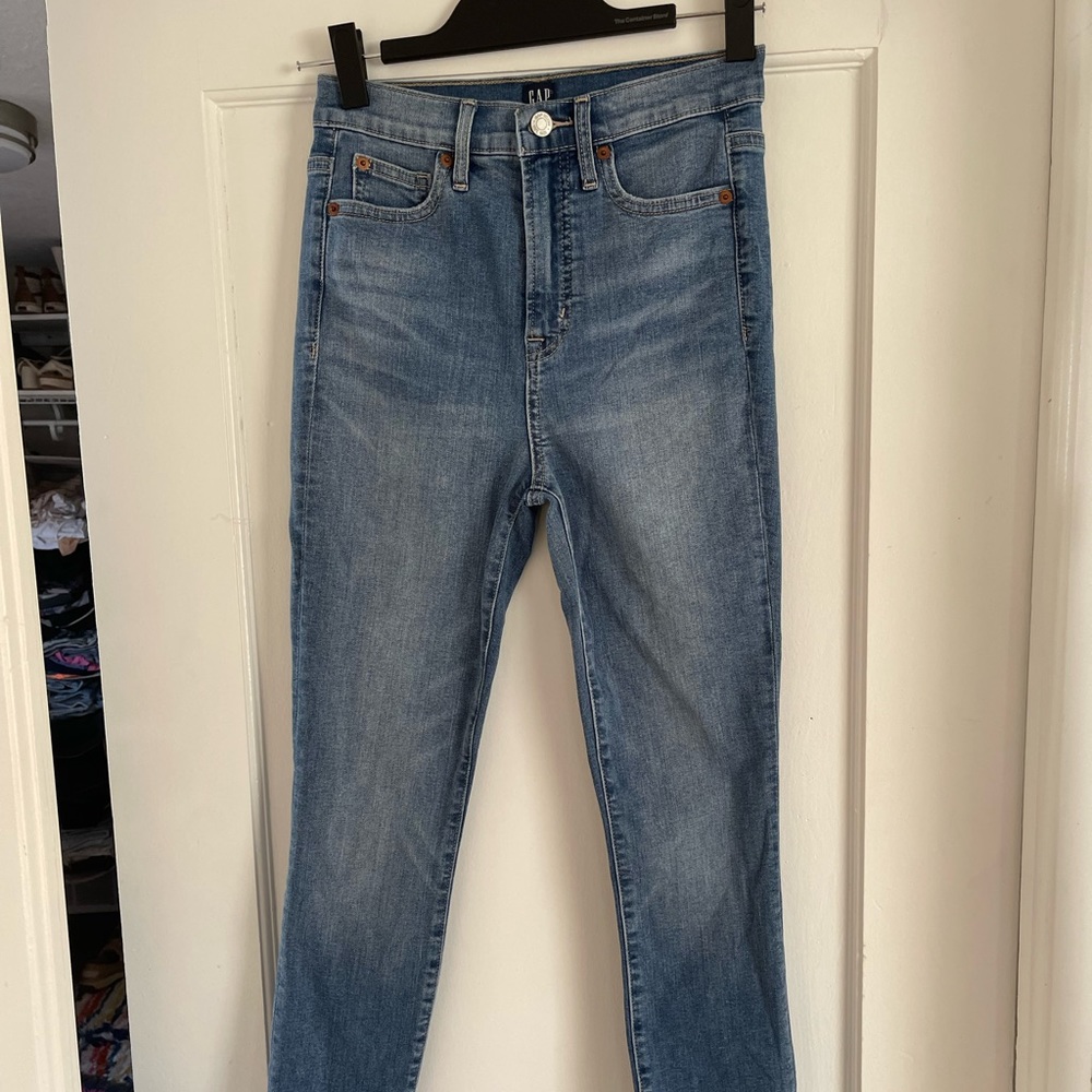 Gap true skinny jeans. Size 0.